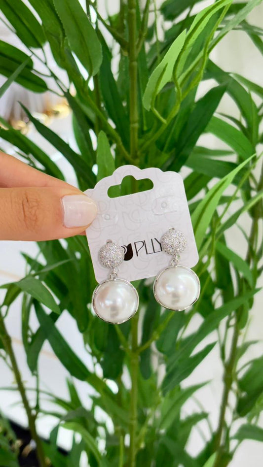 brinco pérola com ponta cravejada e pérola revestida com prata