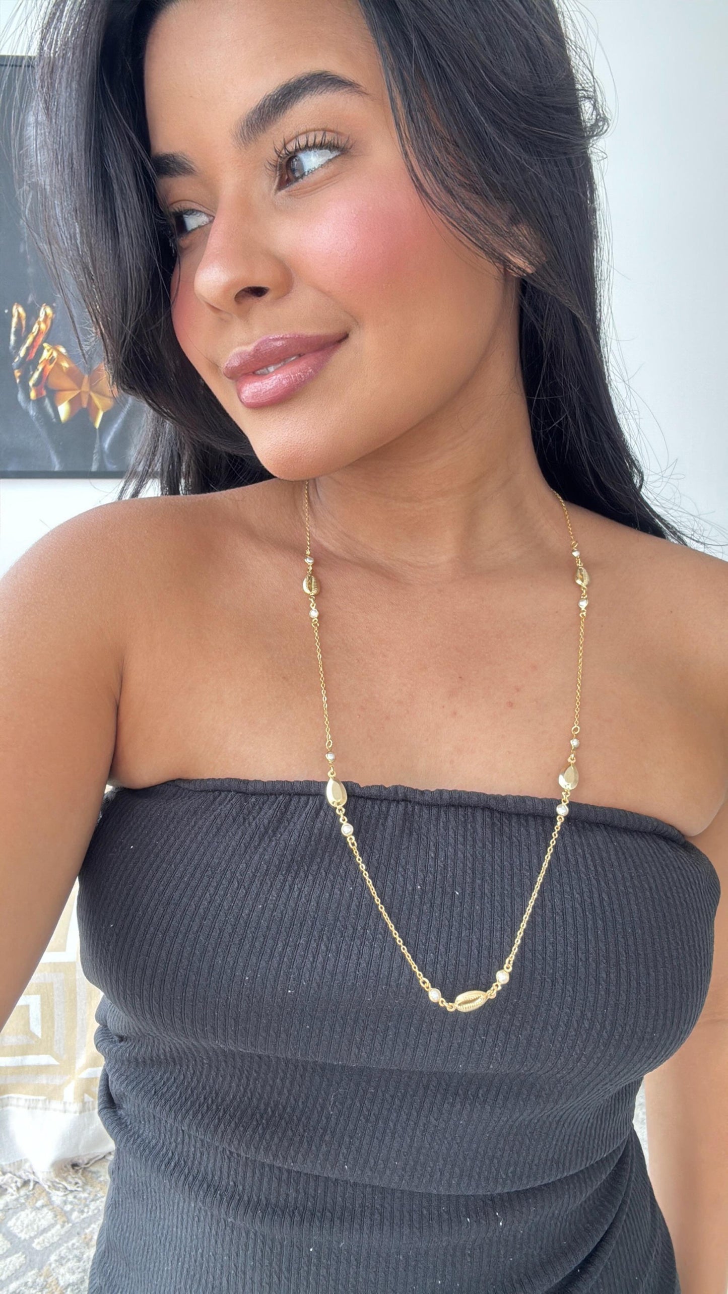 colar médio concha dourado minimalista