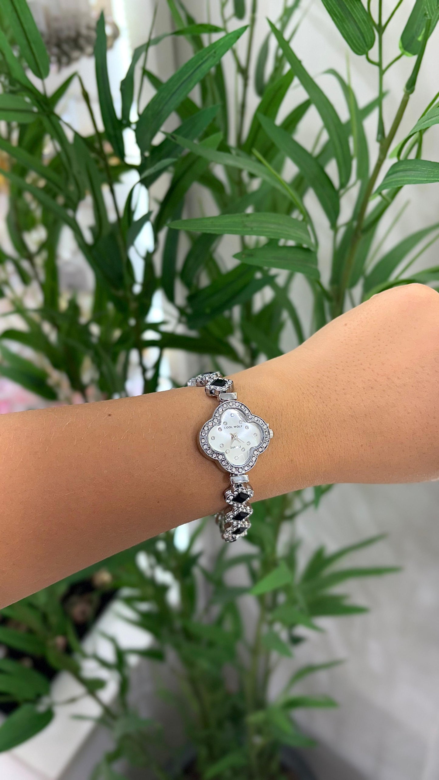 relógio inspiração Van Cleef prata com preto