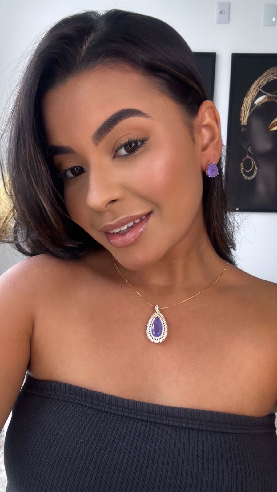 conjunto colar e brinco dourado com pingente em pedra roxa com detalhe cravejado nas laterais