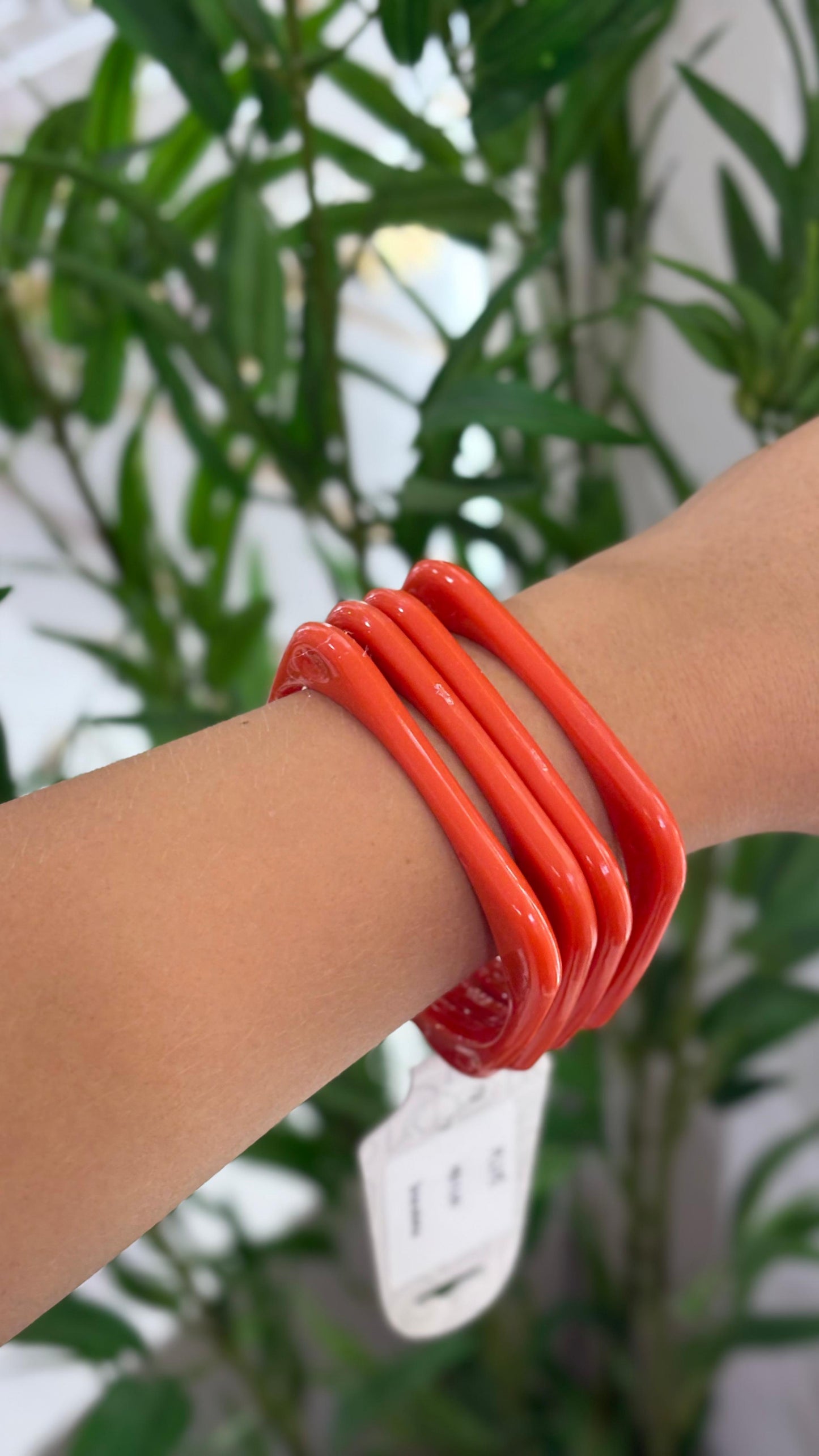 bracelete acrílico laranja com 4 unidades