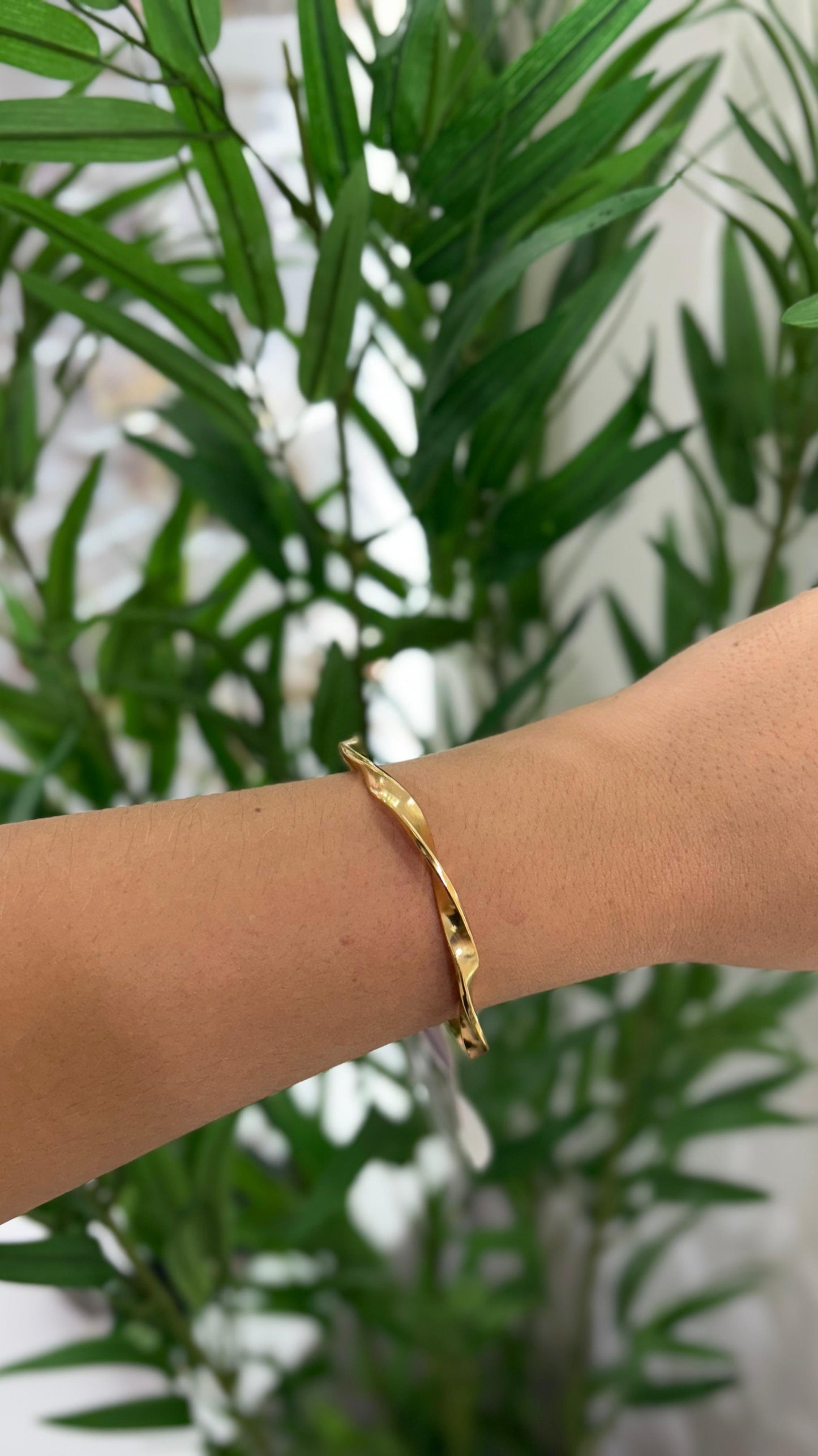 bracelete dourado reverso
