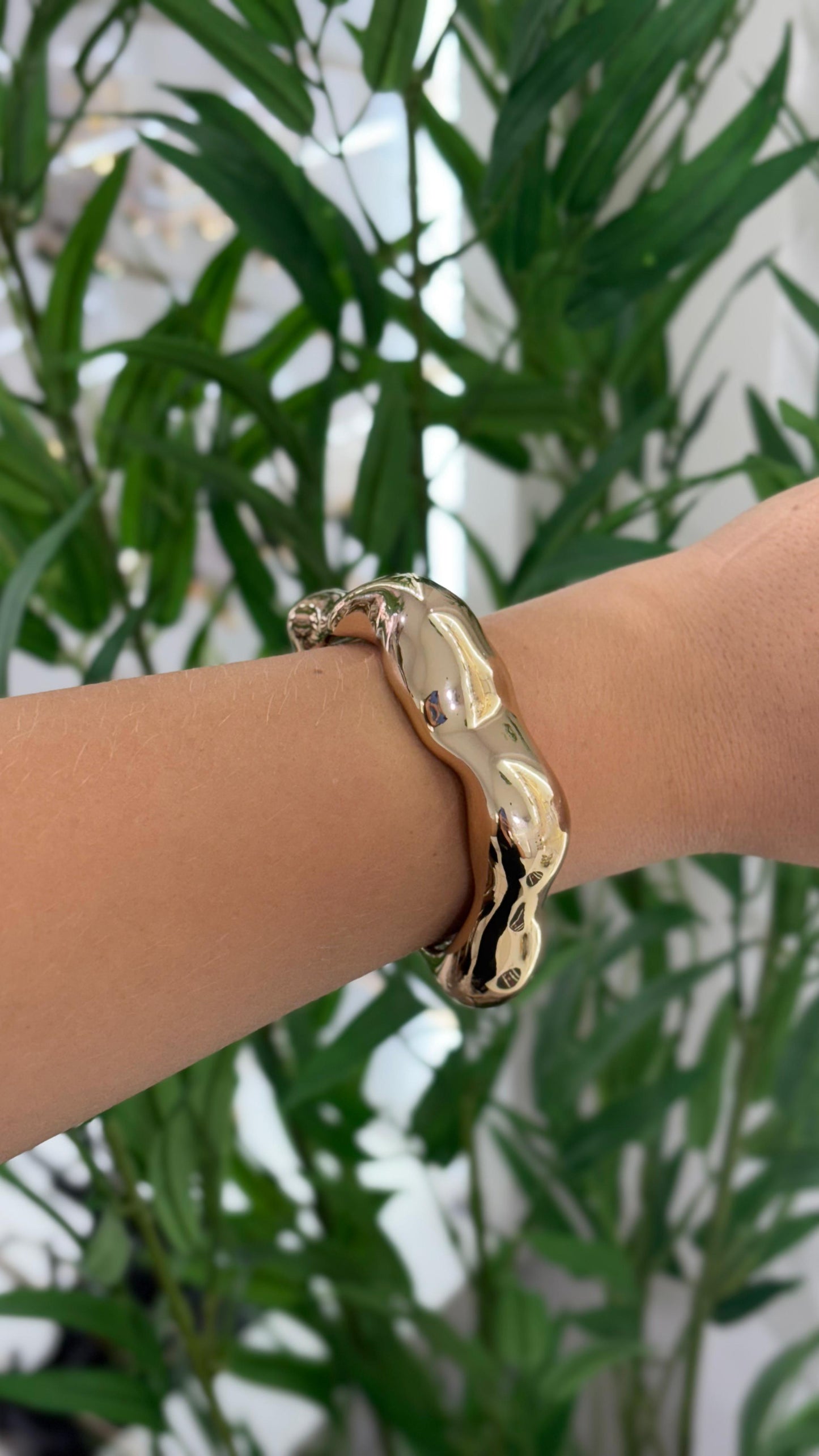 bracelete orgânico dourado