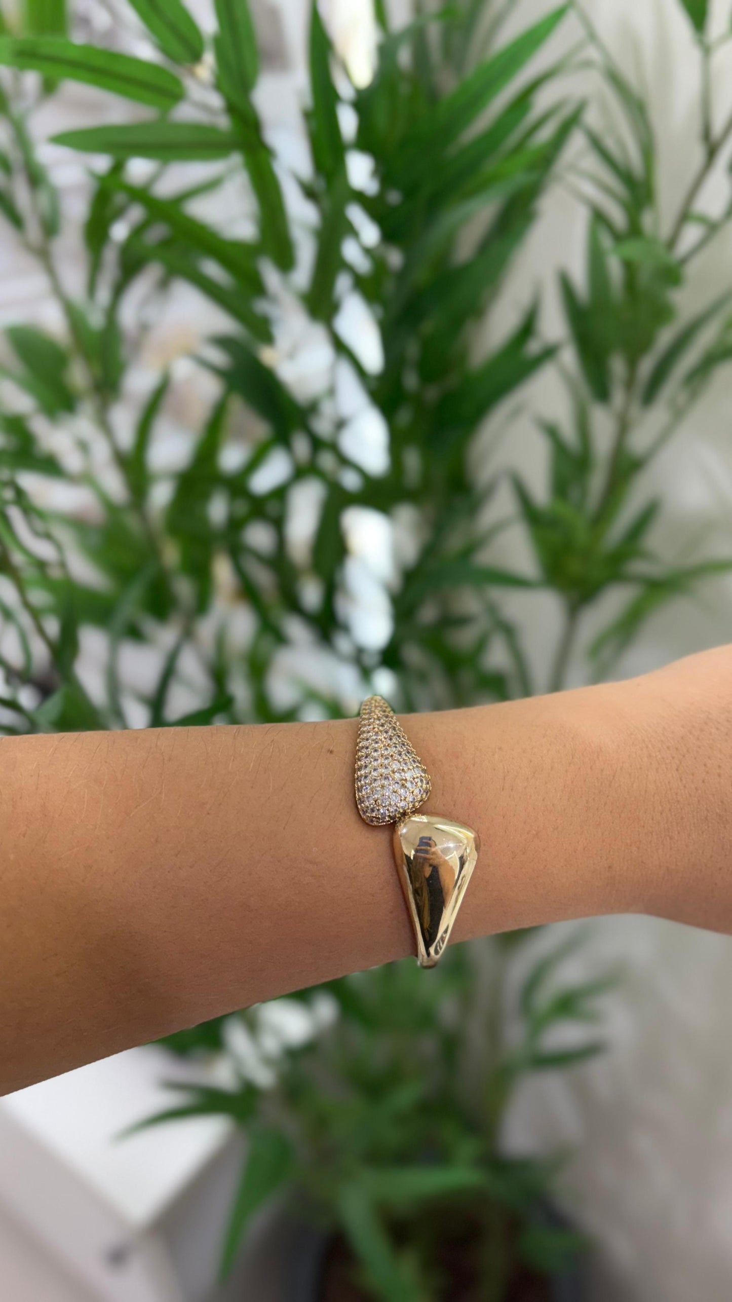 bracelete gota orgânica com strass