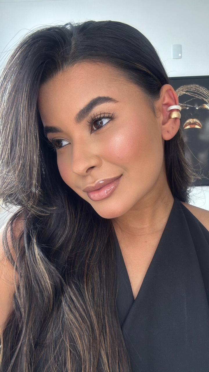 brinco ear cuff dourado fosco com detalhe cravejado