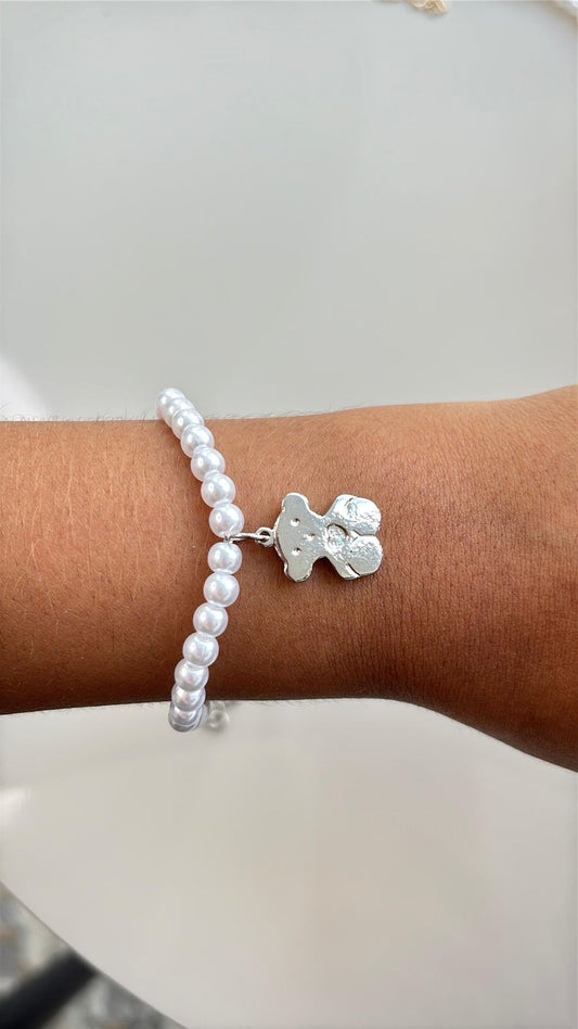 pulseira pérola com pingente de ursinho prata