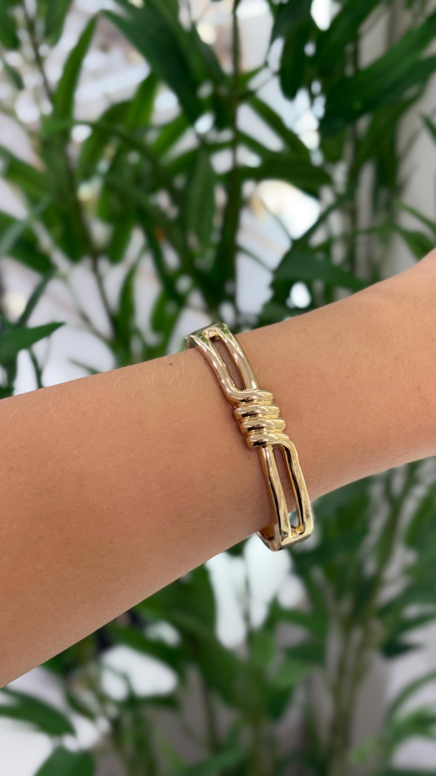 bracelete dourado corda