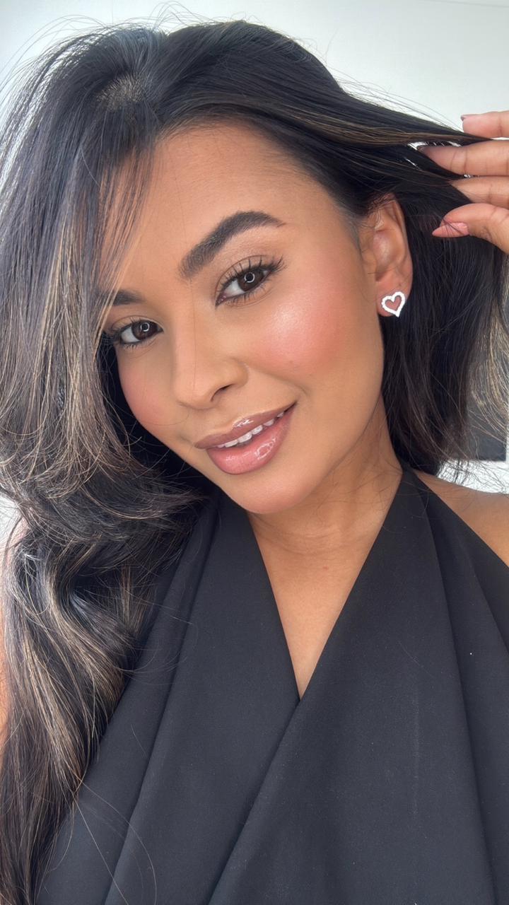 brinco prata de coração cravejado