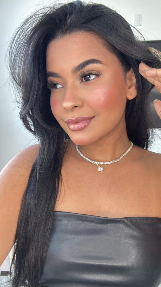 colar Riviera dourado com pingente de flor
