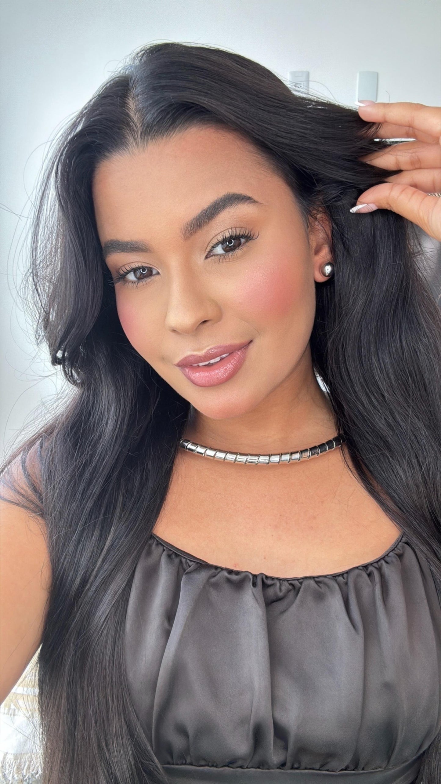 conjunto de colar choker prata com brinco de bolinha