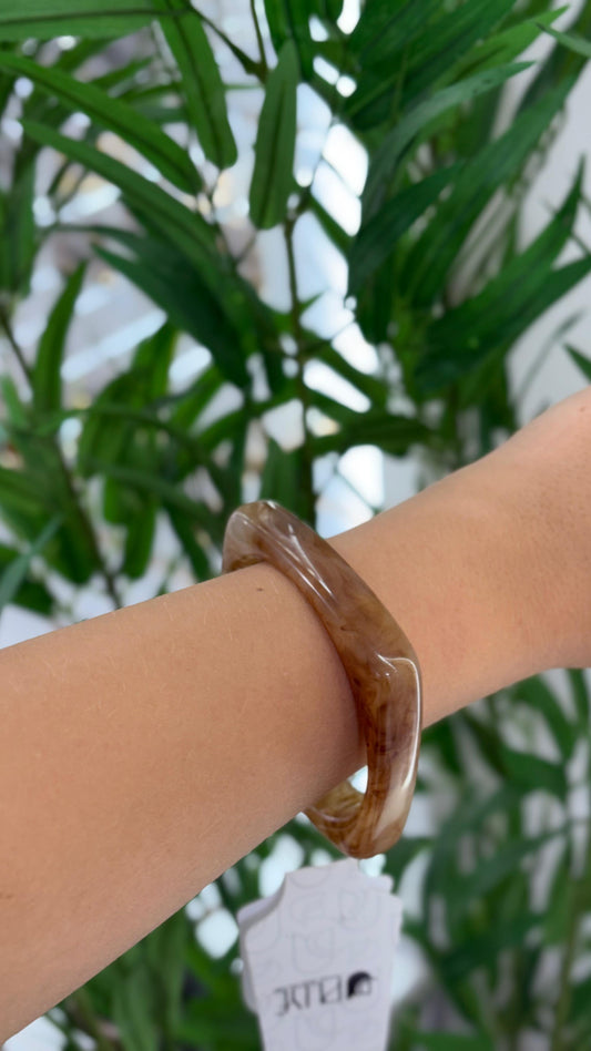 bracelete acrílico quadrado grosso marrom claro com transparência