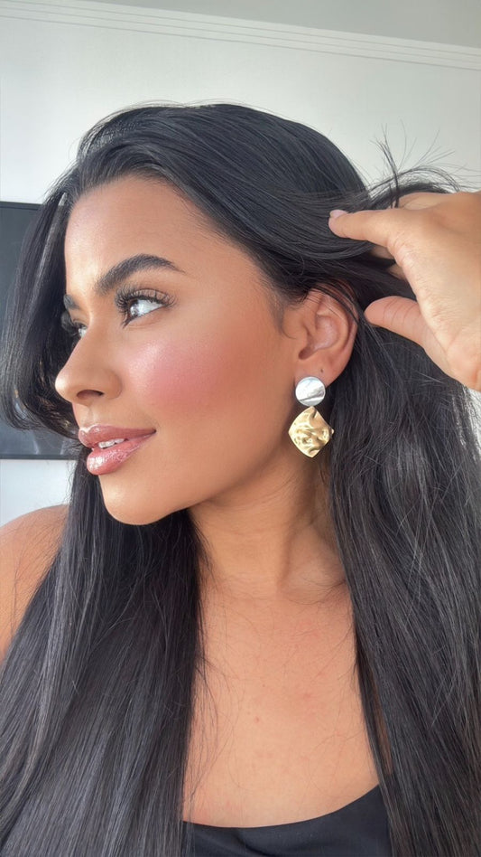 brinco esferas com mix de dourado e prata