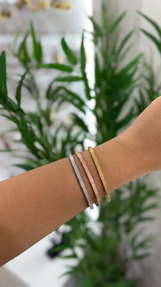 trio de bracelete aço dourado, prata e rose.