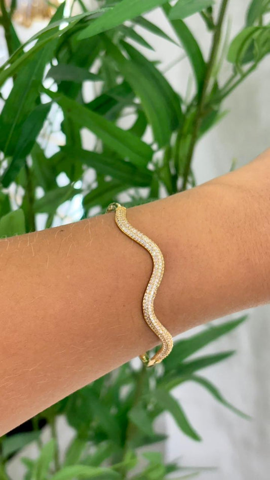 bracelete minimalista ondas cravejado dourado