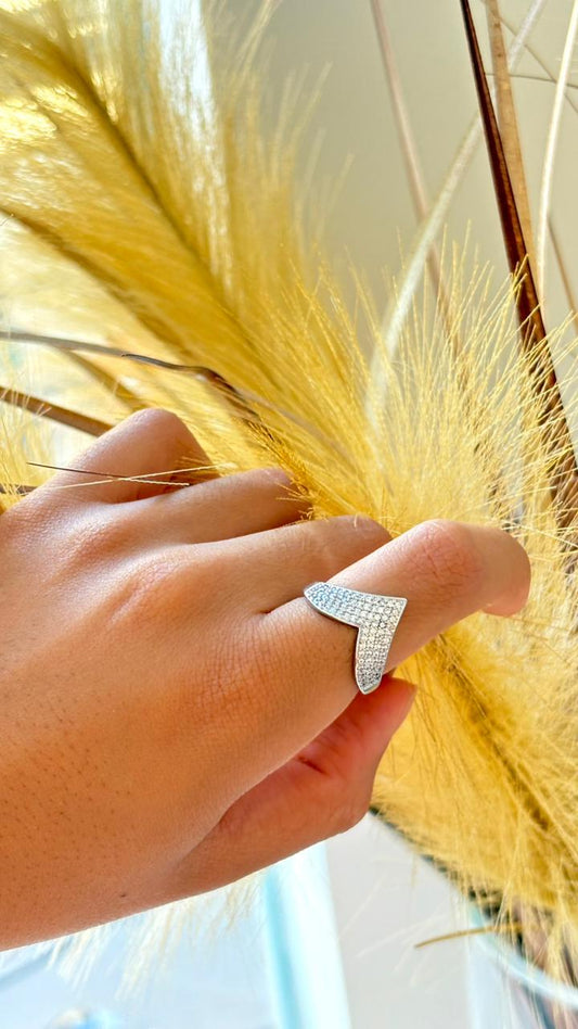 anel prata formato v  com strass