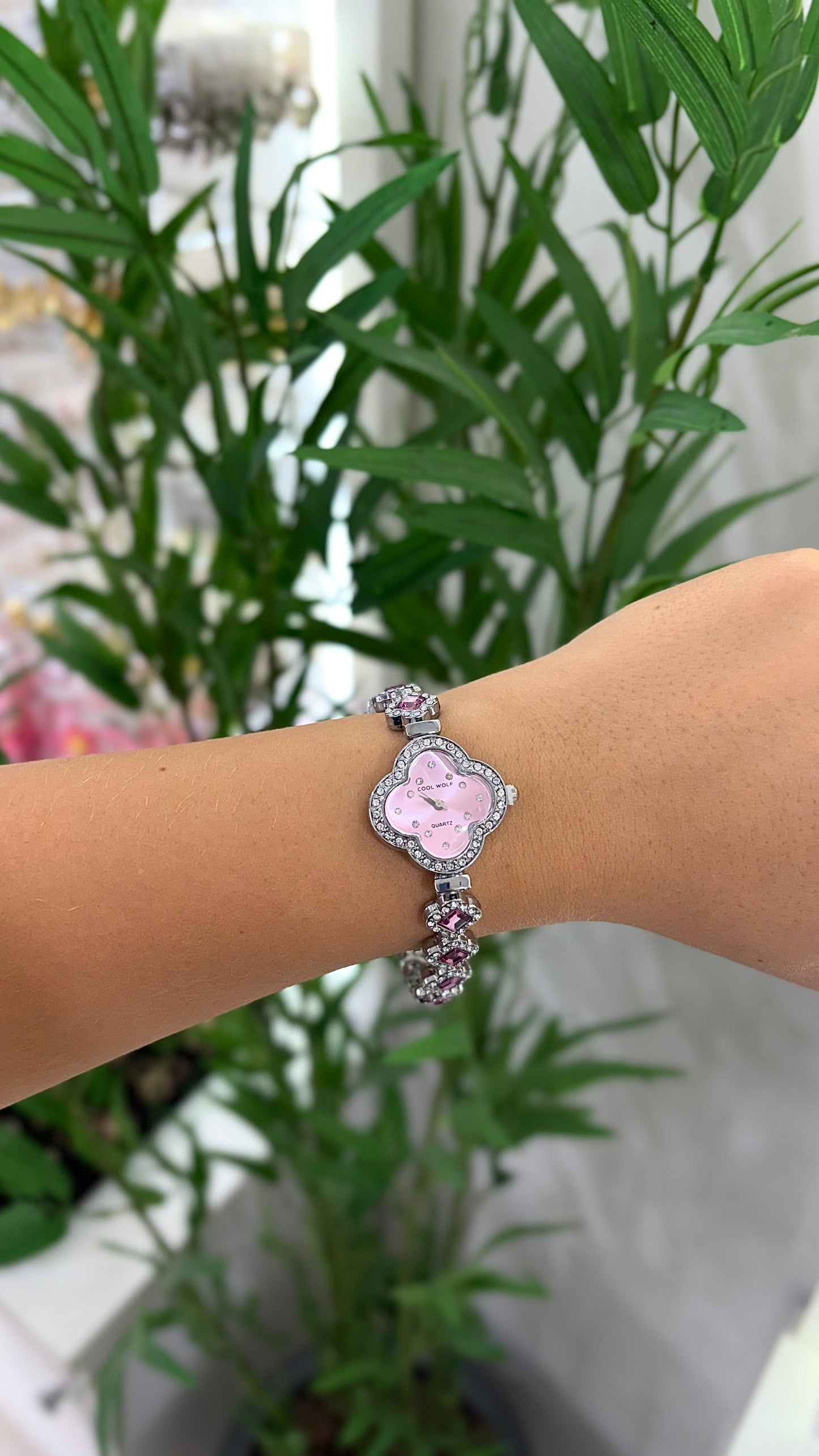 relógio inspiração Van Cleef prata com rosa
