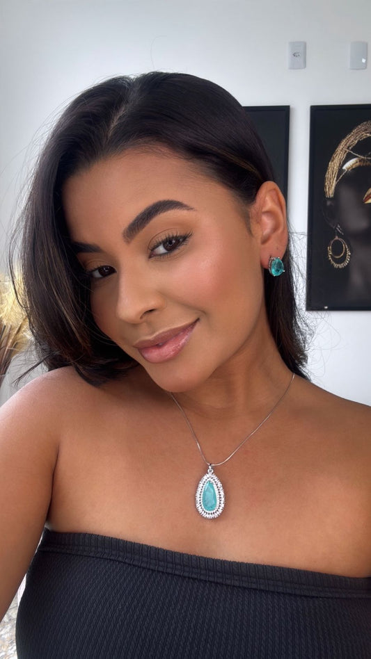 conjunto colar e brinco prata com pingente em pedra azul turquesa com detalhe cravejado nas laterais
