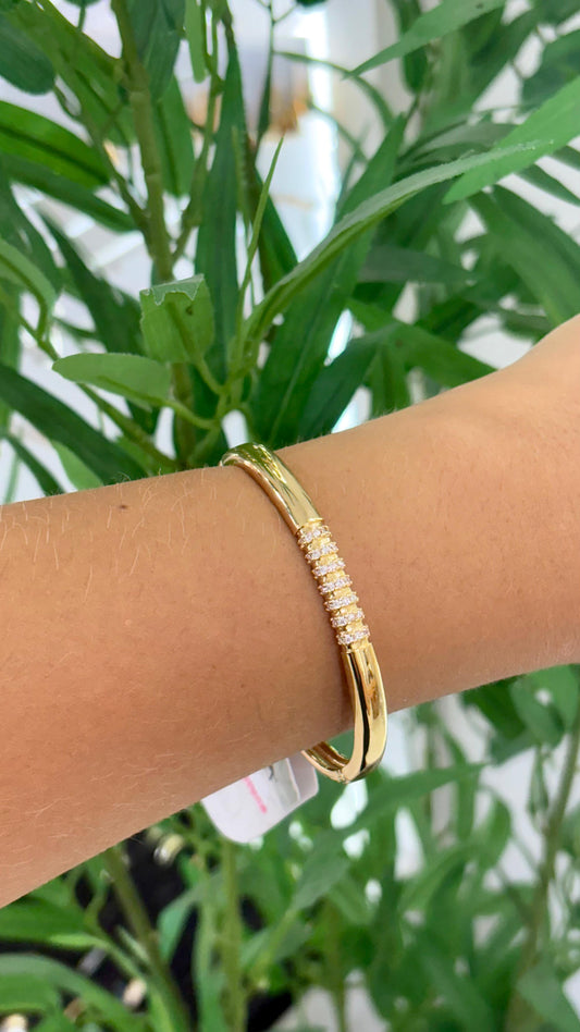 bracelete dourado com pedraria de cristal