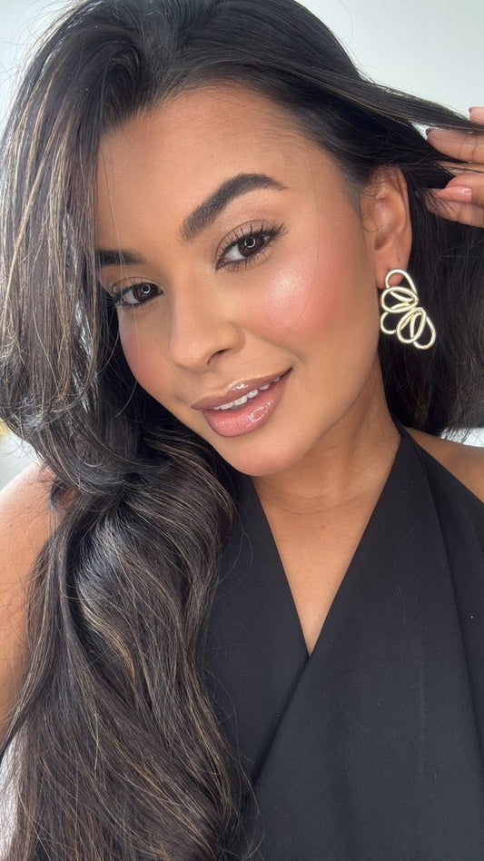 brinco dourado pétalas vazadas