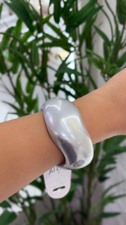 bracelete orgânico prata moderno fosco
