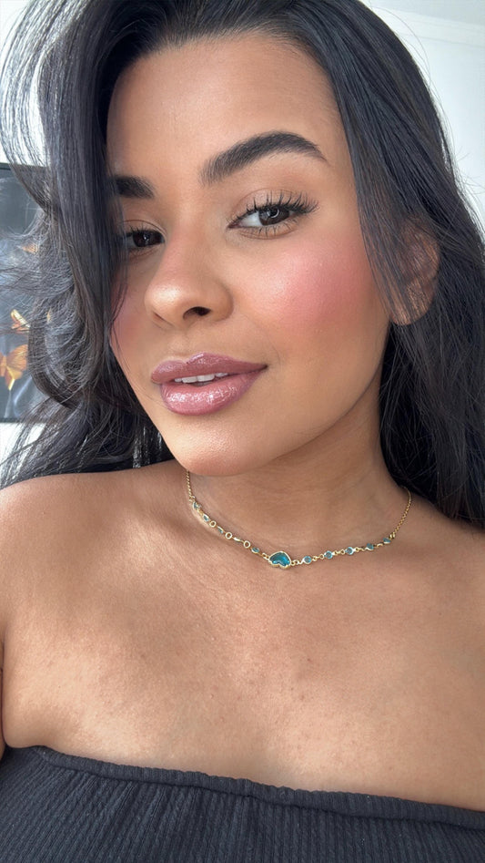 colar choker pedrinhas azul e coração