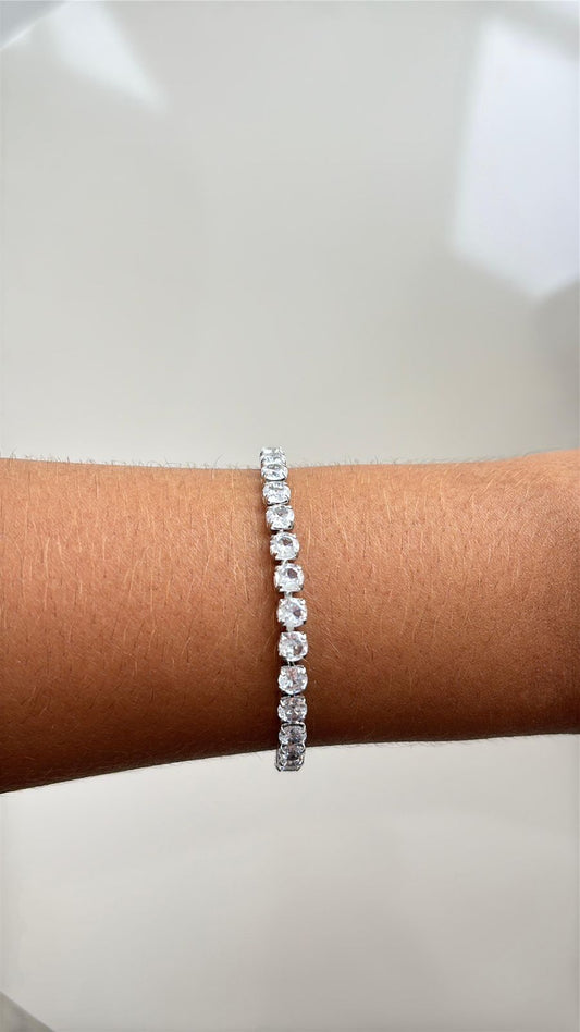 pulseira em pedras transparentes com fecho em prata