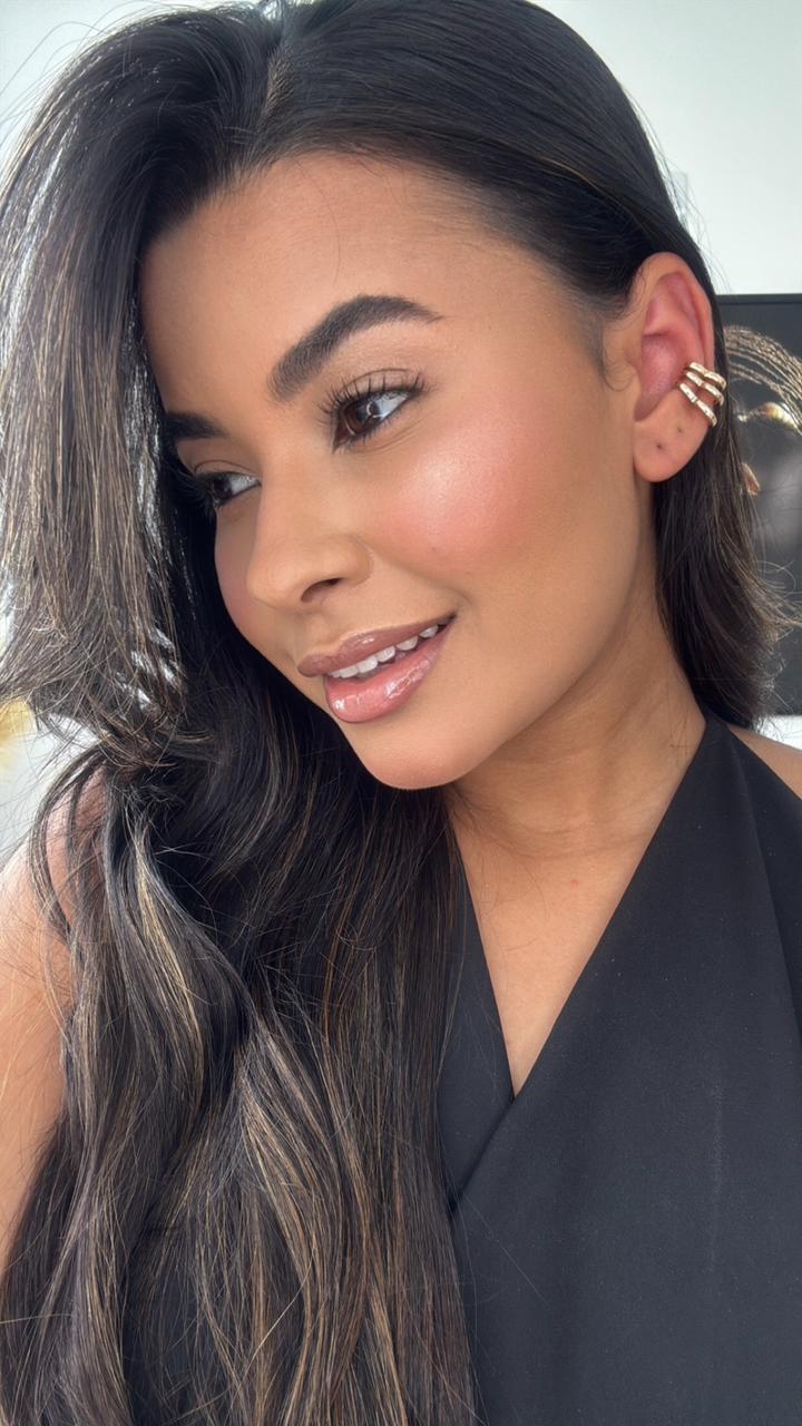 brinco ear cuff dourado trio de corações liso