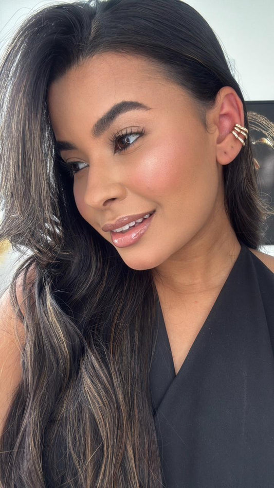 brinco ear cuff dourado trio de corações liso