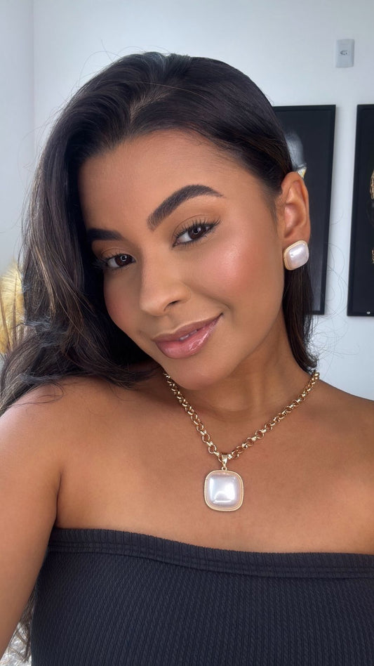 conjunto colar e brinco max dourado com detalhe em pérola