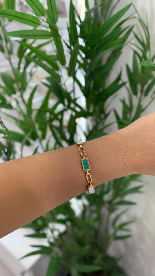 bracelete quadrado vazado com verde em aço