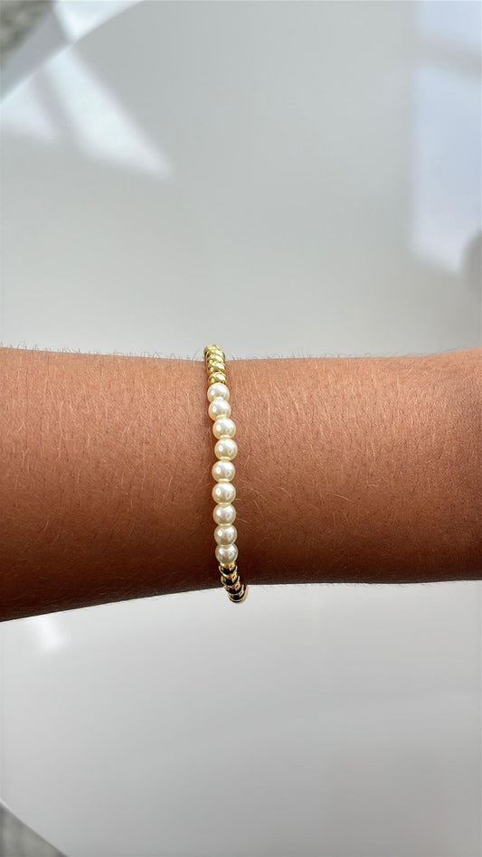 pulseira de pérola com bolinhas em dourado de elástico