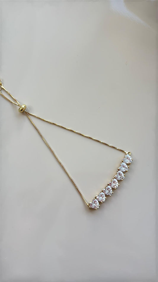 pulseira cravejada com coração dourado e fecho gravatinha