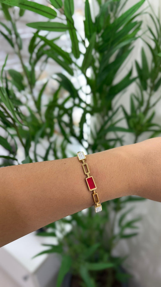 bracelete quadrado vazado com vermelho em aço