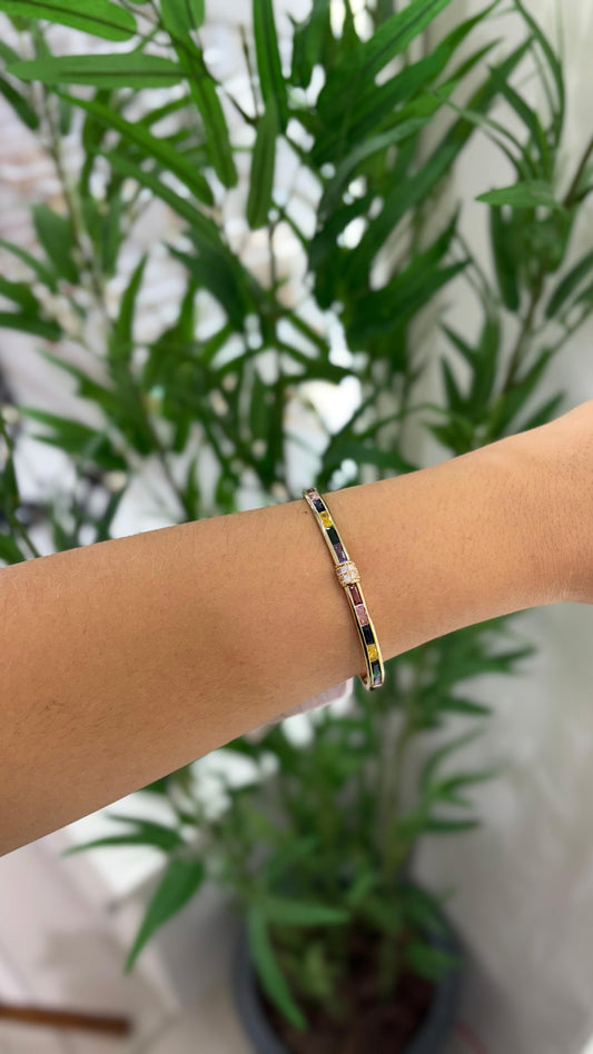 bracelete dourado colorido com elo