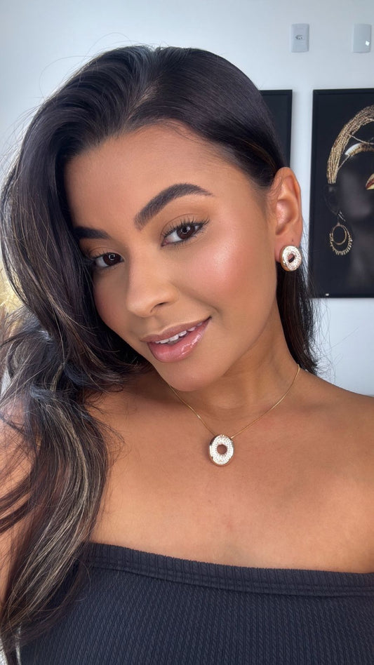 conjunto colar e brinco com pingente orgânico dourado com detalhe em strass