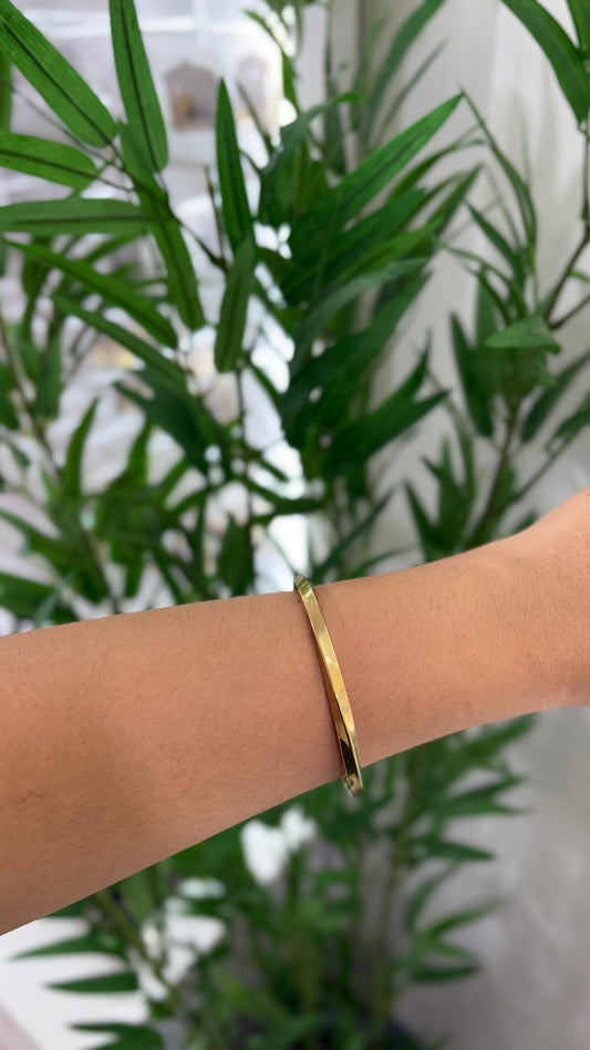 bracelete minimalista dourado aço