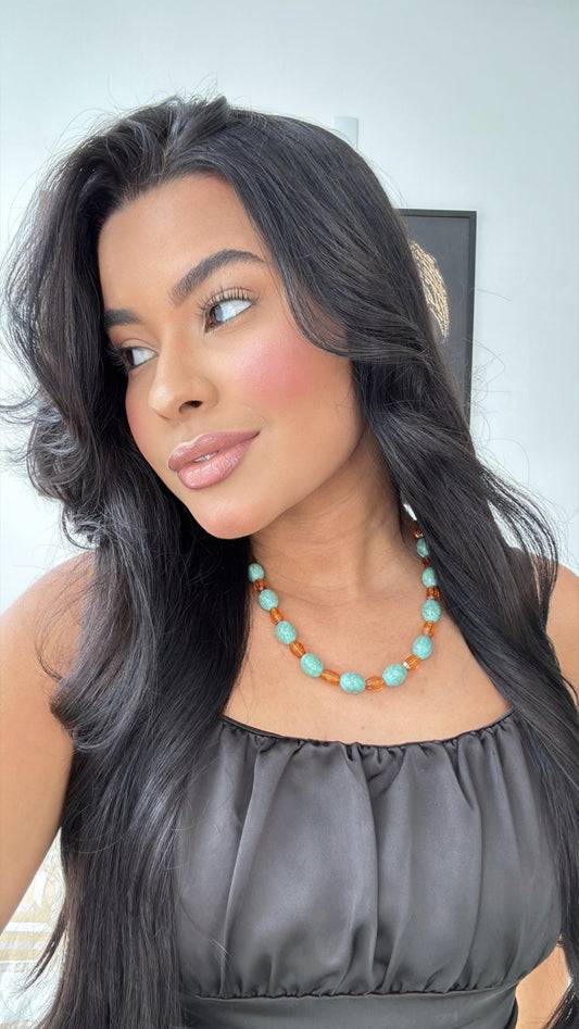 colar pedraria marrom e azul celeste estilo verão boho