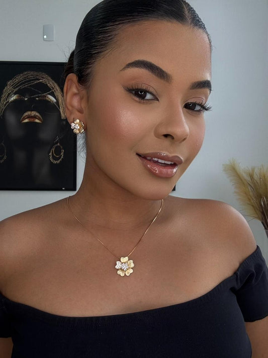 conjunto de flor dourado brinco e colar