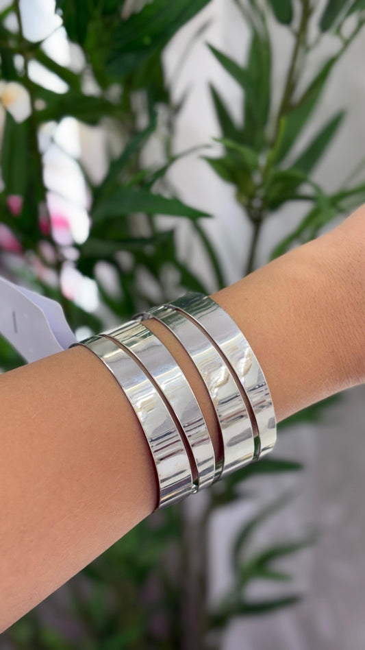 bracelete prata max com detalhes em cortes