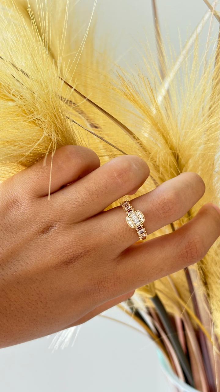 anel dourado solitário chic