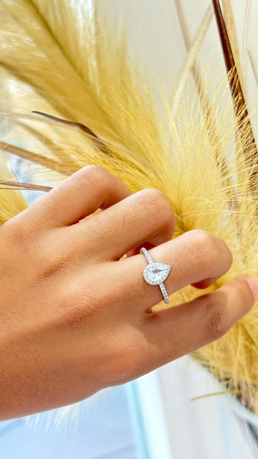 anel solitário formato gota prata