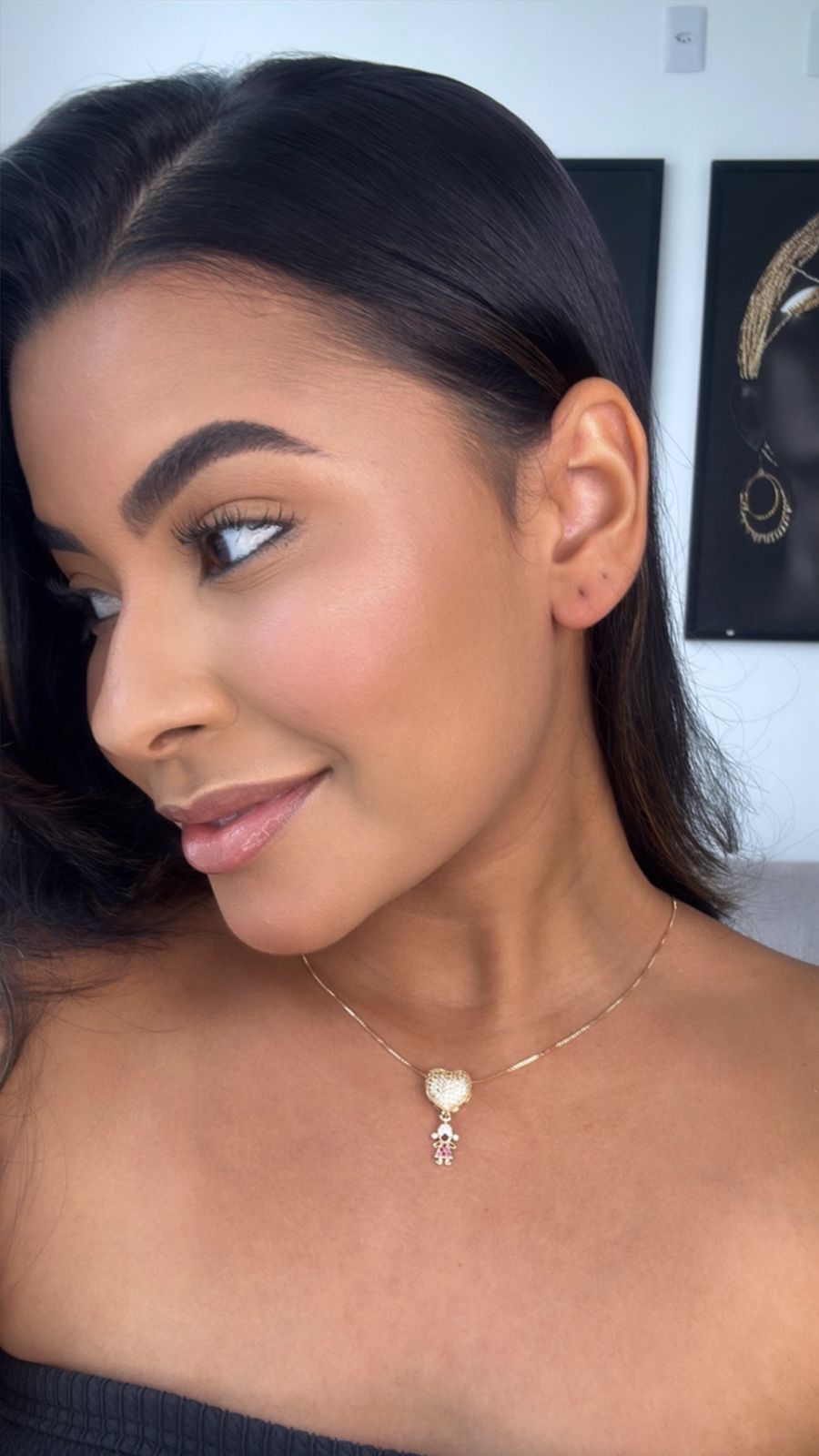 colar dourado com coração cravejado filha