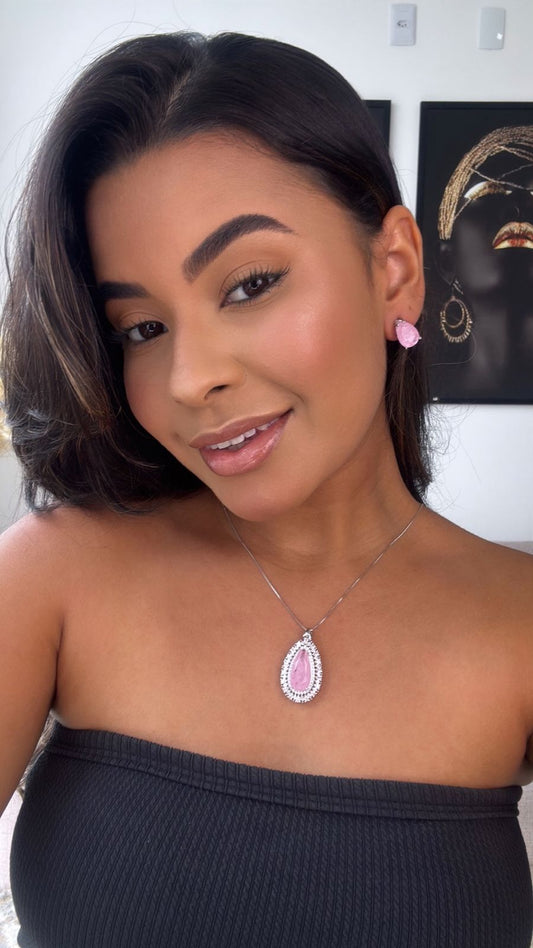 conjunto colar e brinco prata com pingente em pedra rosa  com detalhe cravejado nas laterais