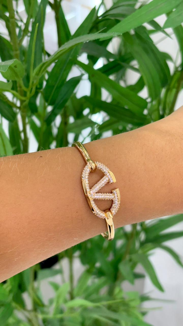 bracelete inpiração valentino dourado cravejado