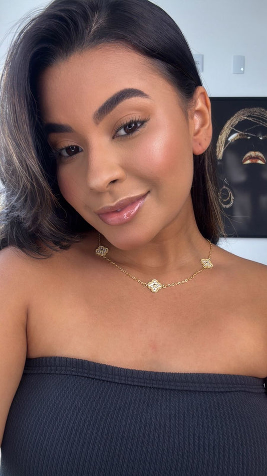 COLAR  INSPIRAÇÃO VAN CLEEF dourado cravejado