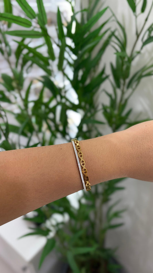 bracelete aço dourado detalhes