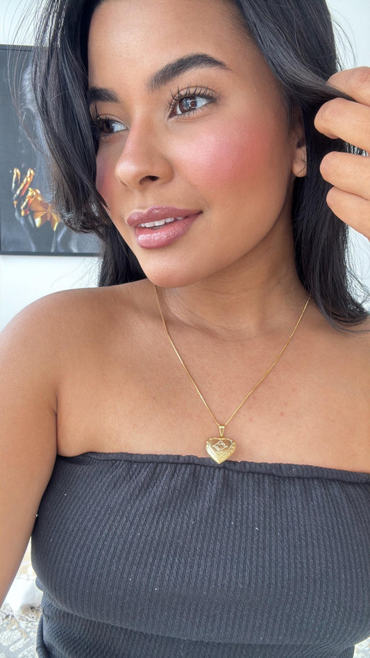 colar relicário coração dourado delicado