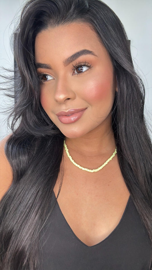 colar choker de  miçanga amarela