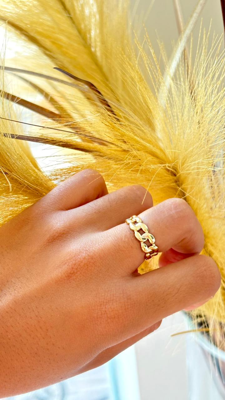 anel dourado elos detalhes minimalistas