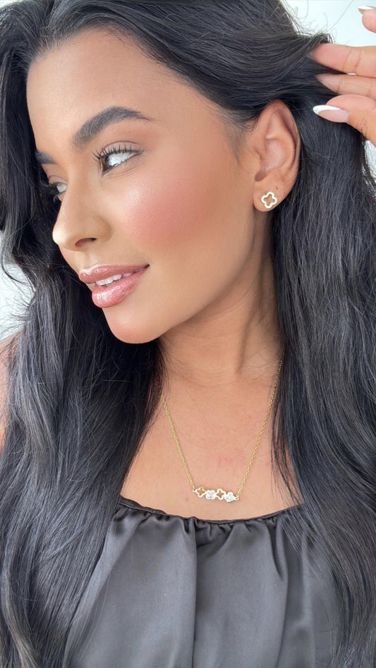 conjunto de colar dourado inspiração com pingente mesclado e cravejado